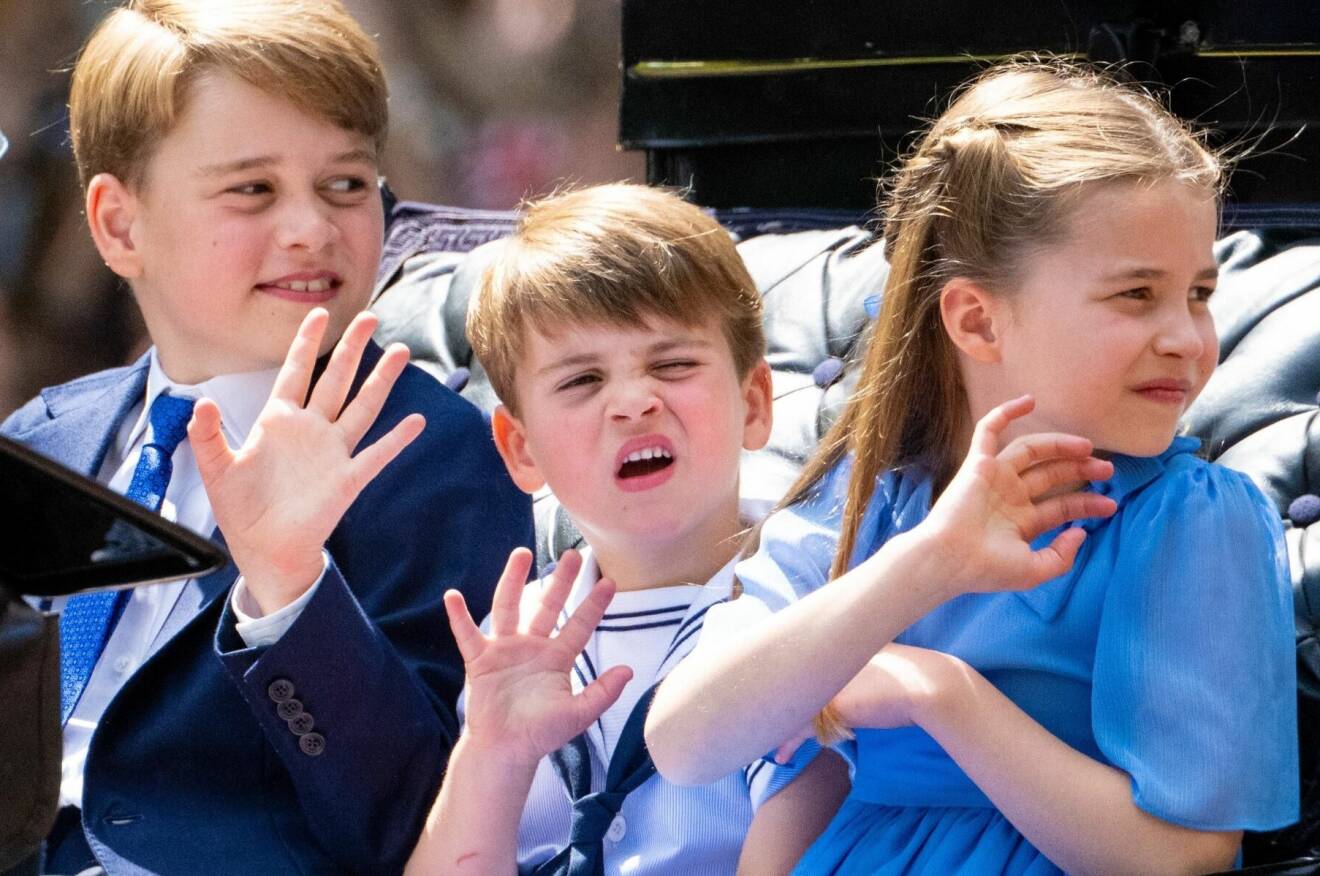 Prins George med sina syskon prins Louis och prinsessan Charlotte.