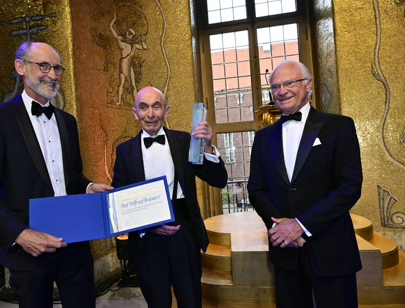 Kungen med 2022 års mottagare av Stockholm Water Prize: Hydrologen Wilfried Brutsaert, USA
