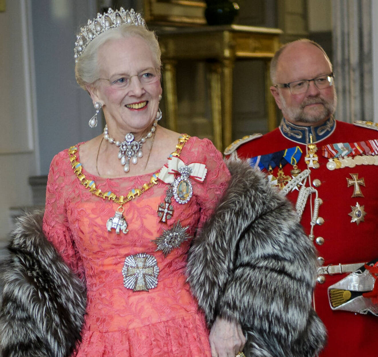 Drottning Margrethe i tiara och aftonklänning