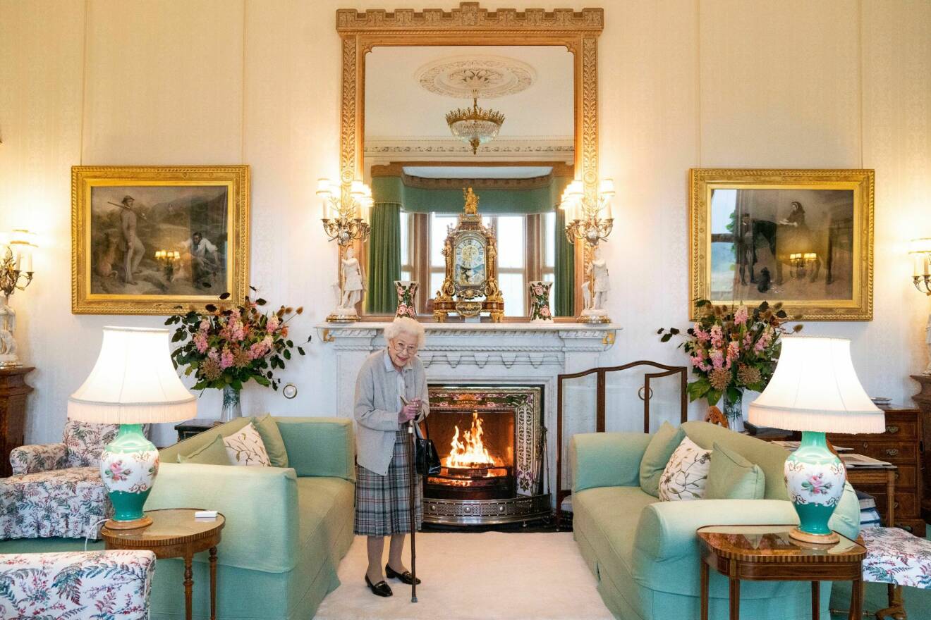 Sista bilden på drottning Elizabeth i vardagsrummet på slottet Balmoral