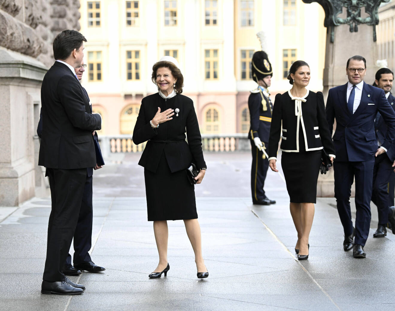 Drottning Silvia skakar inte talmannens hand