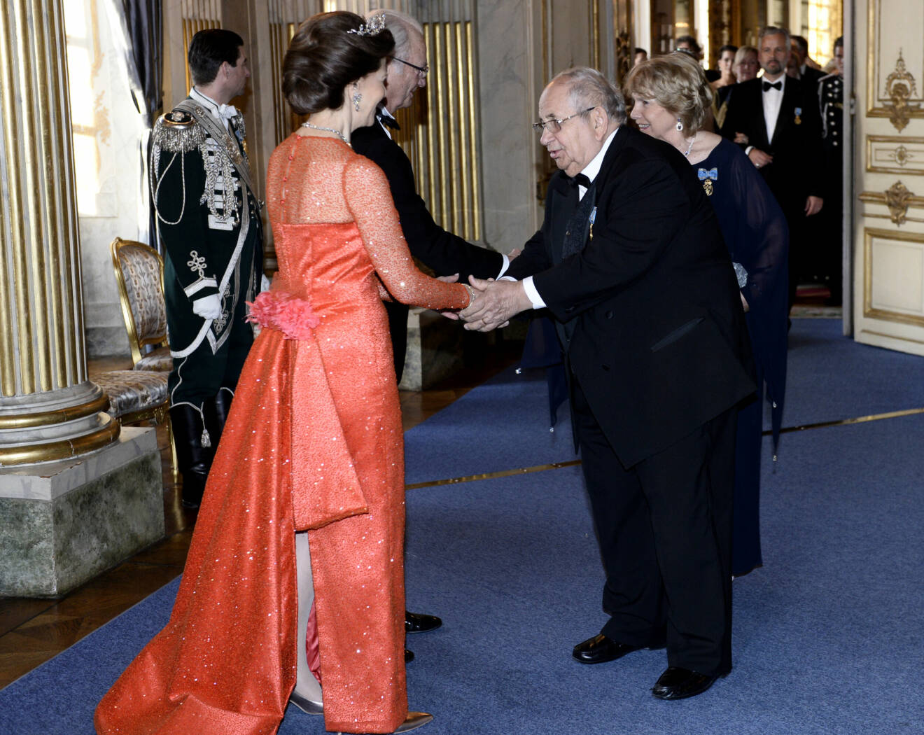 Prinsessan Majda (Margareta) och prins Raad hälsar på kungaparet på kungens 70-årsfest 2016