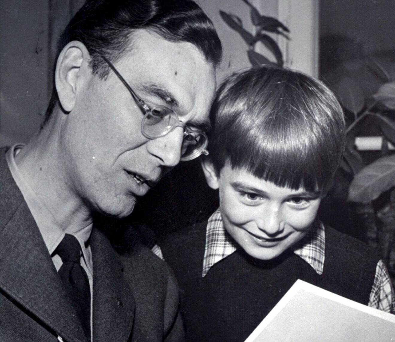 Greve Jan Bernadotte som barn med sin pappa greve Lennart Bernadotte