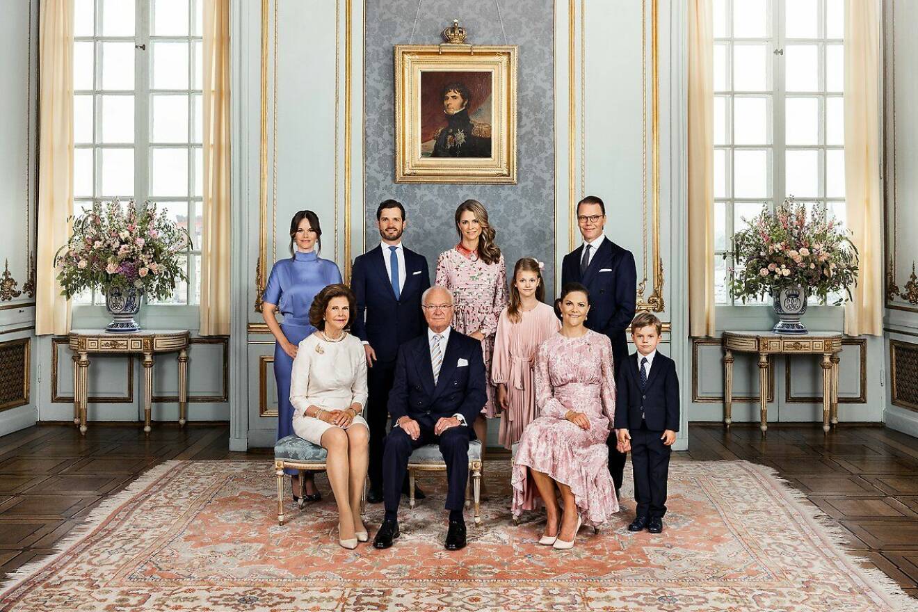Kungahuset, prinsessan Sofia, prins Carl Philip, prinsessan Madeleine, prins Daniel, kronprinsessan Victoria, prinsessan Estelle, prins Oscar, kungen och drottningen.