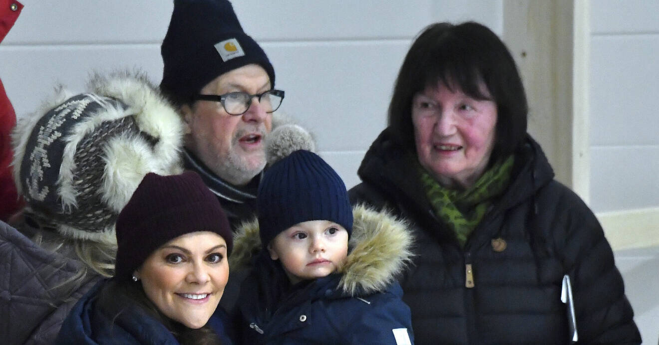 Olle Westling, Ewa Westling, kronprinsessan Victoria och prins Oscar på hockeymatch
