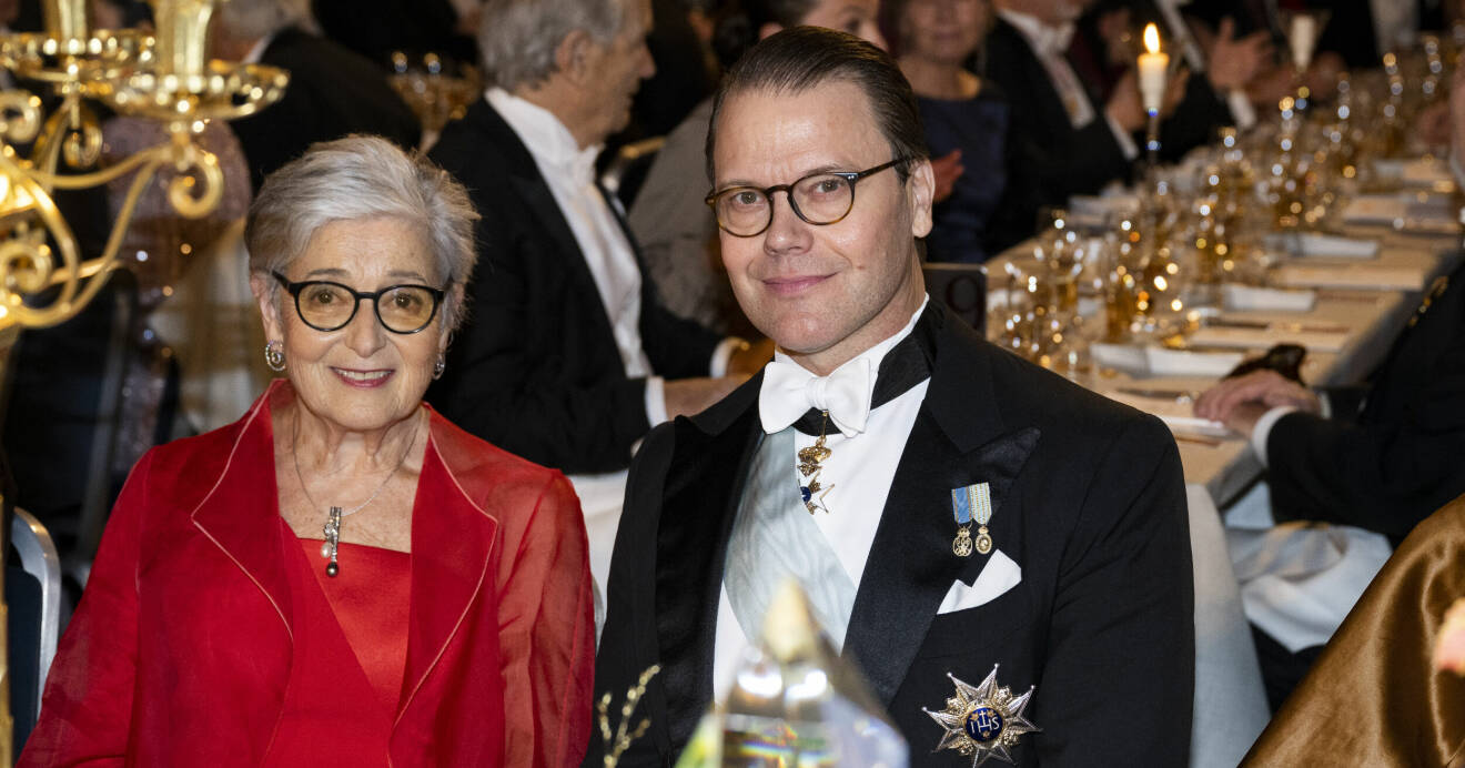Prins Daniel och Annie Aspect, partner till fysikpristagaren Alain Aspect, under Nobelbanketten i Stadshuset i Stockholm på lördagen.