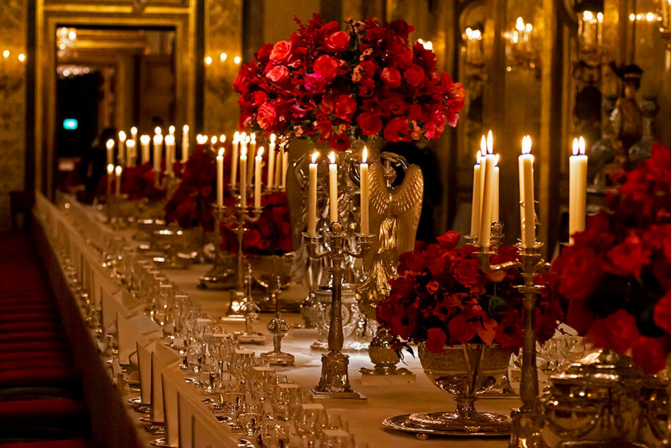Rosor på bordet när kungaparet bjöd nobelpristagarna på middag på Stockholms slott