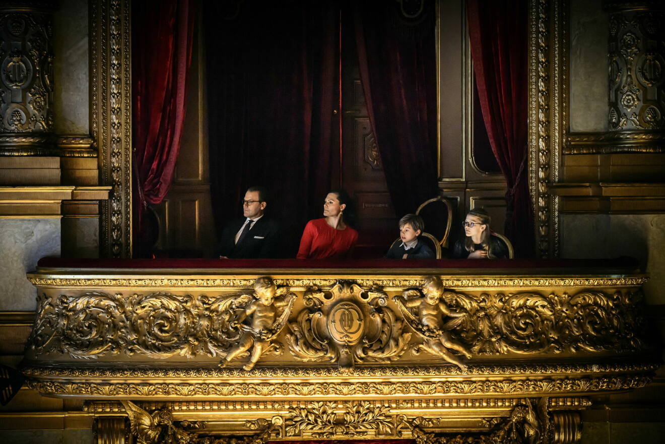 Kronprinsessfamiljen i Kungliga logen på Kungliga operan i Stockholm