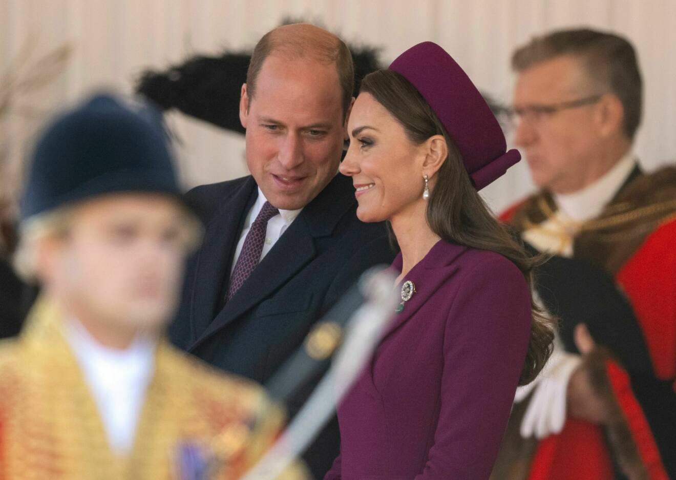 Prins William och prinsessan Kate pratar