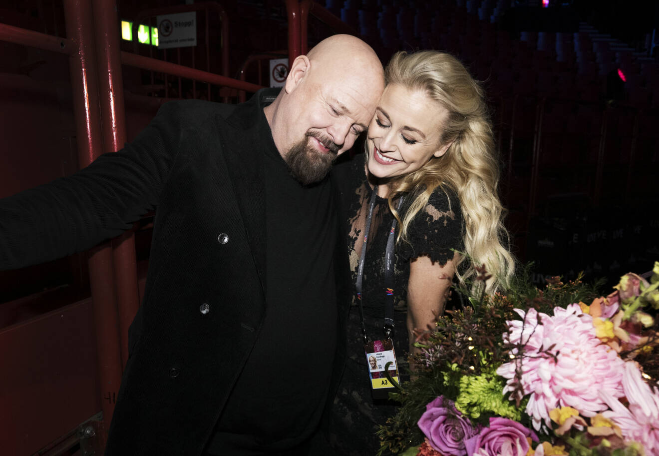 Anders Bagge med frun Johanna Lind Bagge efter deltävling 4 i Melodifestivalen 2022. Anders Bagge är en av vinnarna som går direkt till final.
