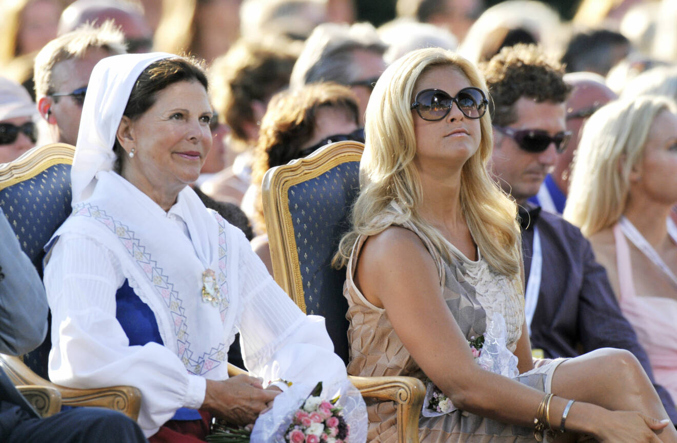 Drottning Silvia, prinsessan Madeleine Kronprinsessan fyller 33 år, men är inte närvarande på årets Victoriadag, eftersom hon är på bröllopsresa, Borgholm, Öland, 2010