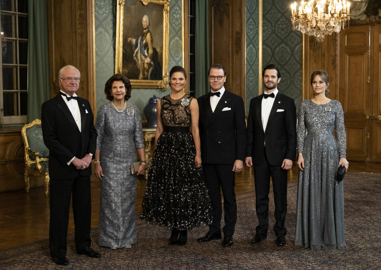 Kung Carl Gustaf, drottning Silvia, kronprinsessan Victoria, prins Daniel, prins Carl Philip och prinsessan Sofia inför Sverigemiddag på slottet