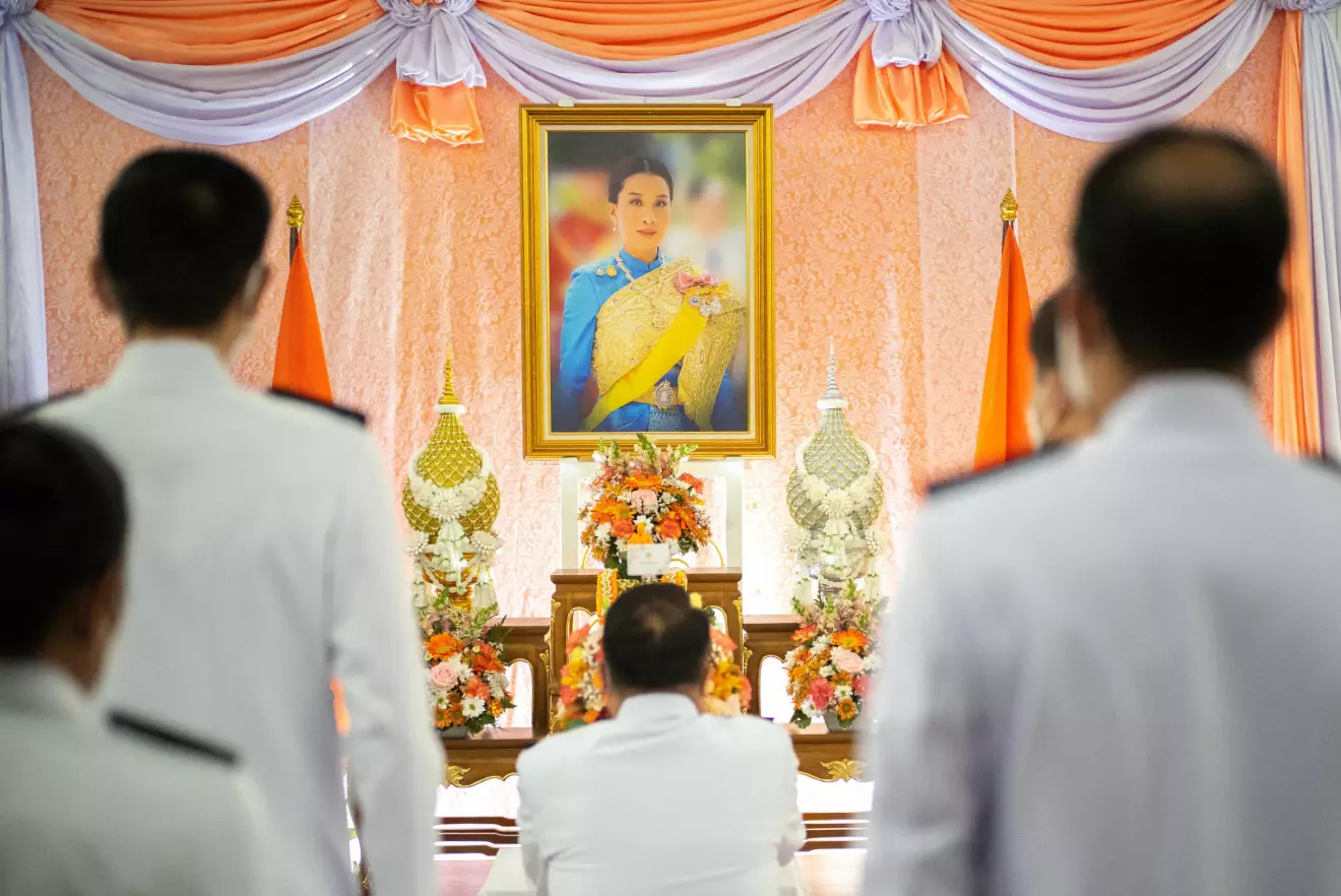 Böner för thailändska prinsessan och tronföljaren Bajrakitiyabha som ligger i koma