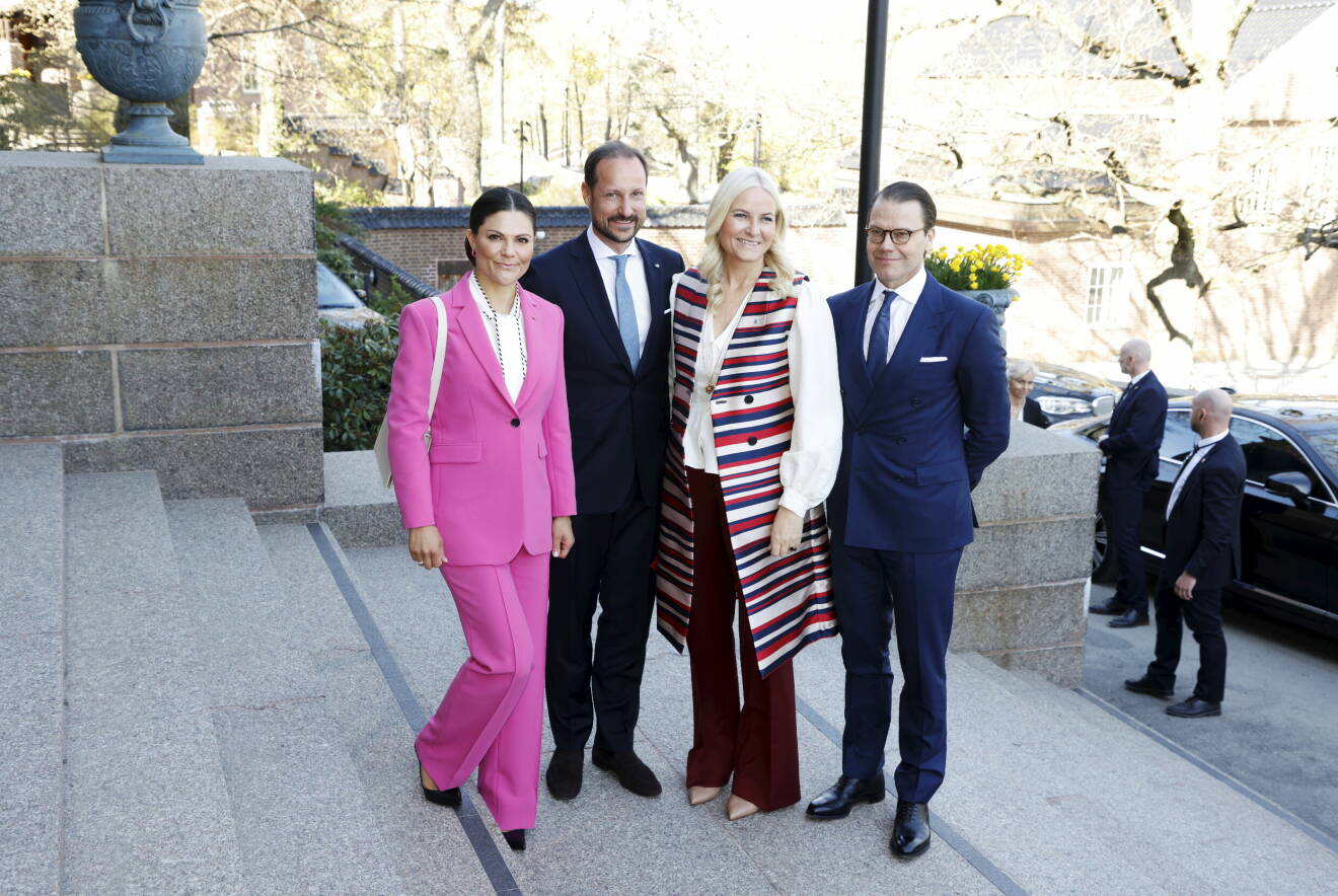 Kronprinsessan Victoria, kronprins Haakon, kronprinsessan Mette-Marit och prins Daniel