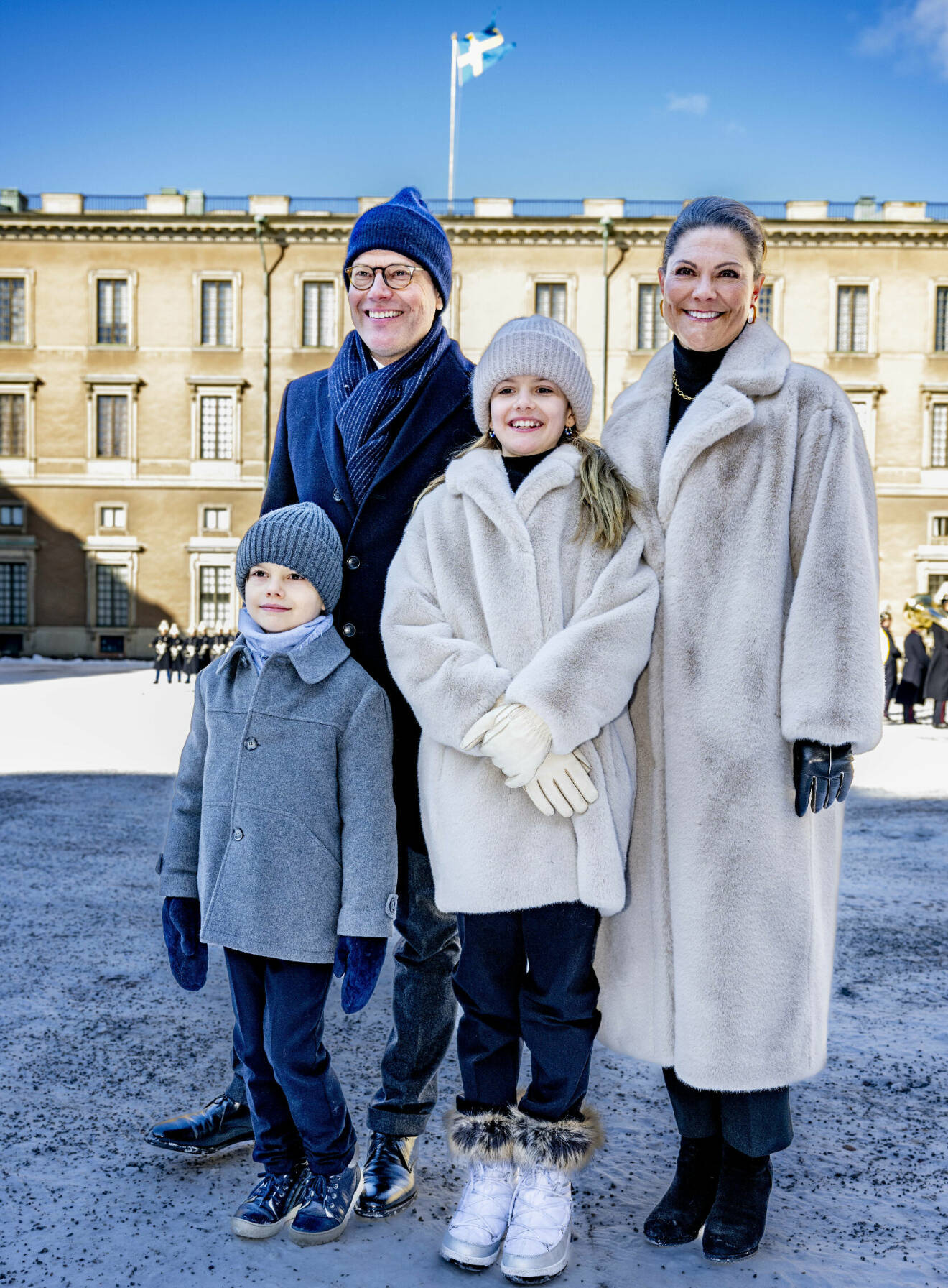 Kronprinsessfamiljen Oscar Daniel Estelle Victoria firar kronprinsessans namnsdag på slottet 2023