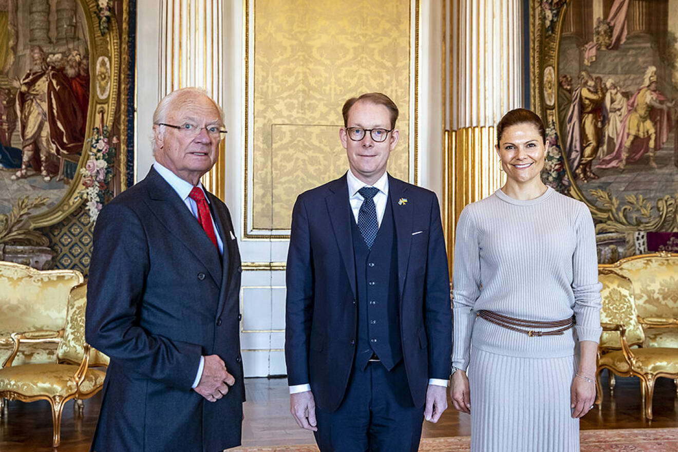 Kungen och kronprinsessan Victoria på Stockholms slott med utrikesminister Tobias Billström