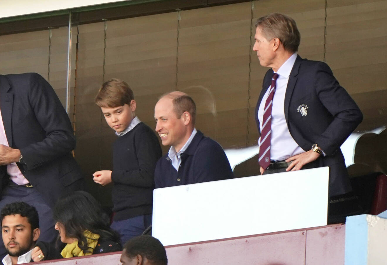 Prins George och prins William på fotbollsmatch