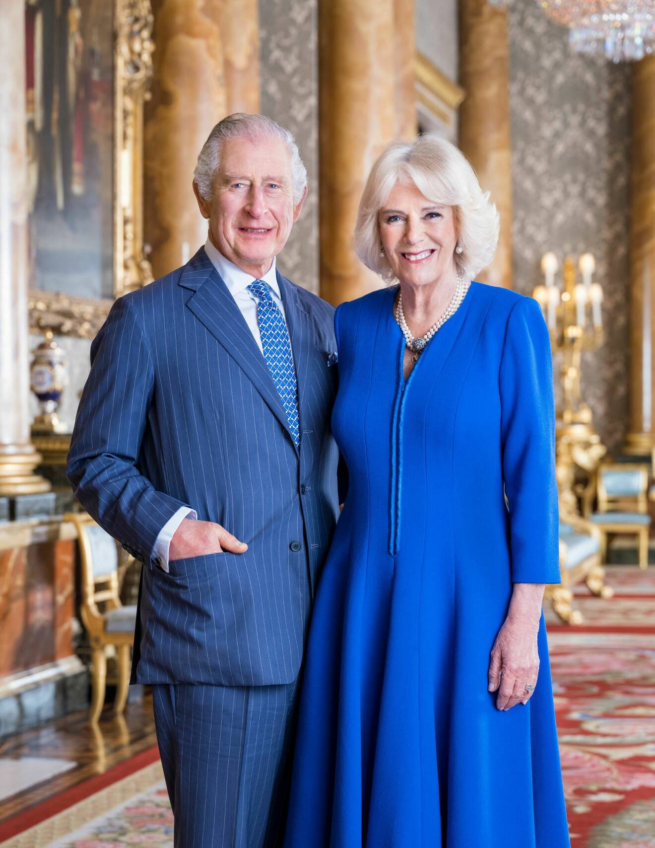 Hovets officiella bild på kung Charles och drottning Camilla inför kröningen