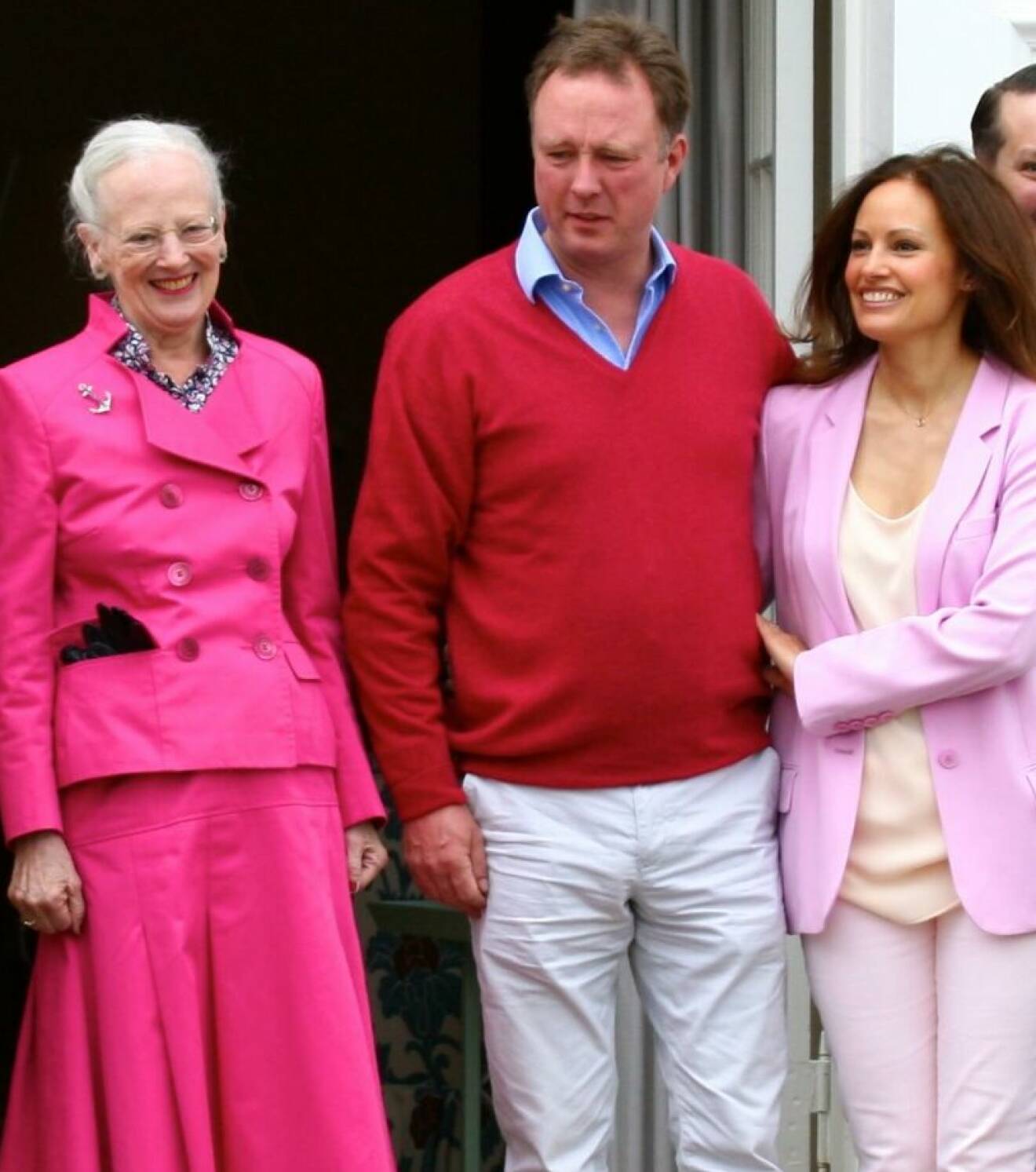 Prins Gustav och prinsessan Carina med drottning Margrethe
