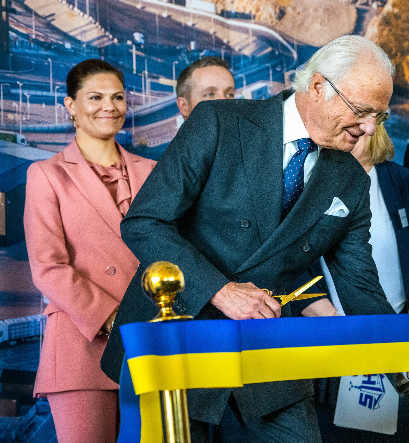 Kungen och kronprinsessan Victoria vid invigningen av Stockholm Norvik hamn i Nynäshamn