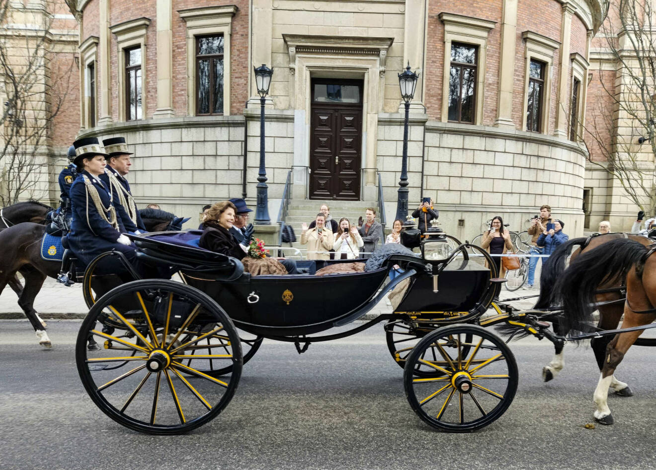 Kungens 50-årsjubileum på tronen: Hästkortege med Kung Carl Gustaf och drottning Silvia från S:t Eriks torg till Uppsala slott under besöket i Uppsala län