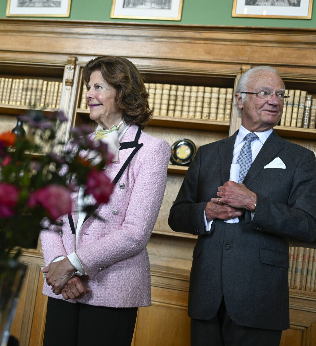 Kungen och drottning Silvia i biblioteket på Uppsala slott 2023