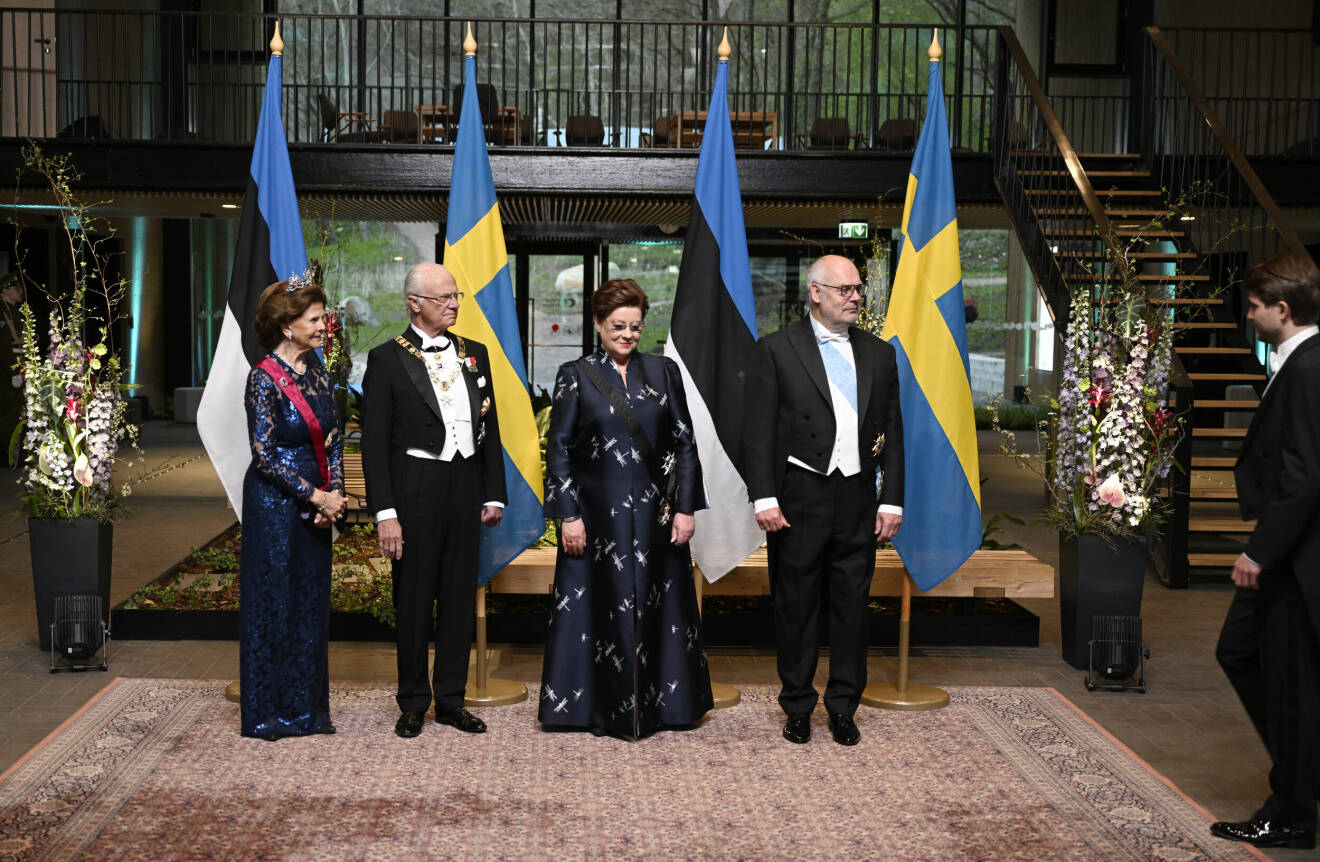 Kungaparet med Estlands president Alar Karis och hans fru Sirje