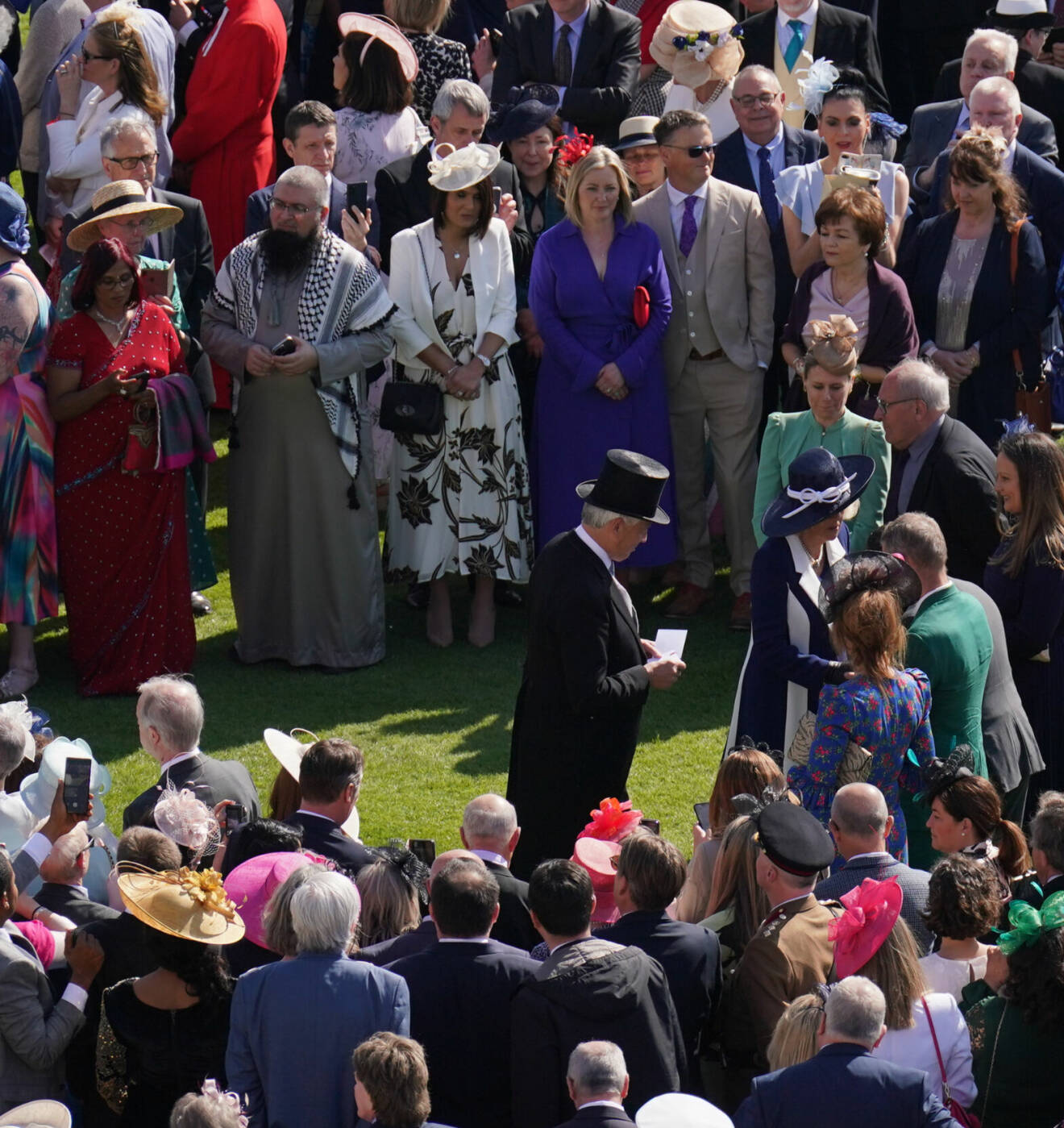 Gästerna vid kung Charles och drottning Camillas gardenparty på Buckingham Palace 2023