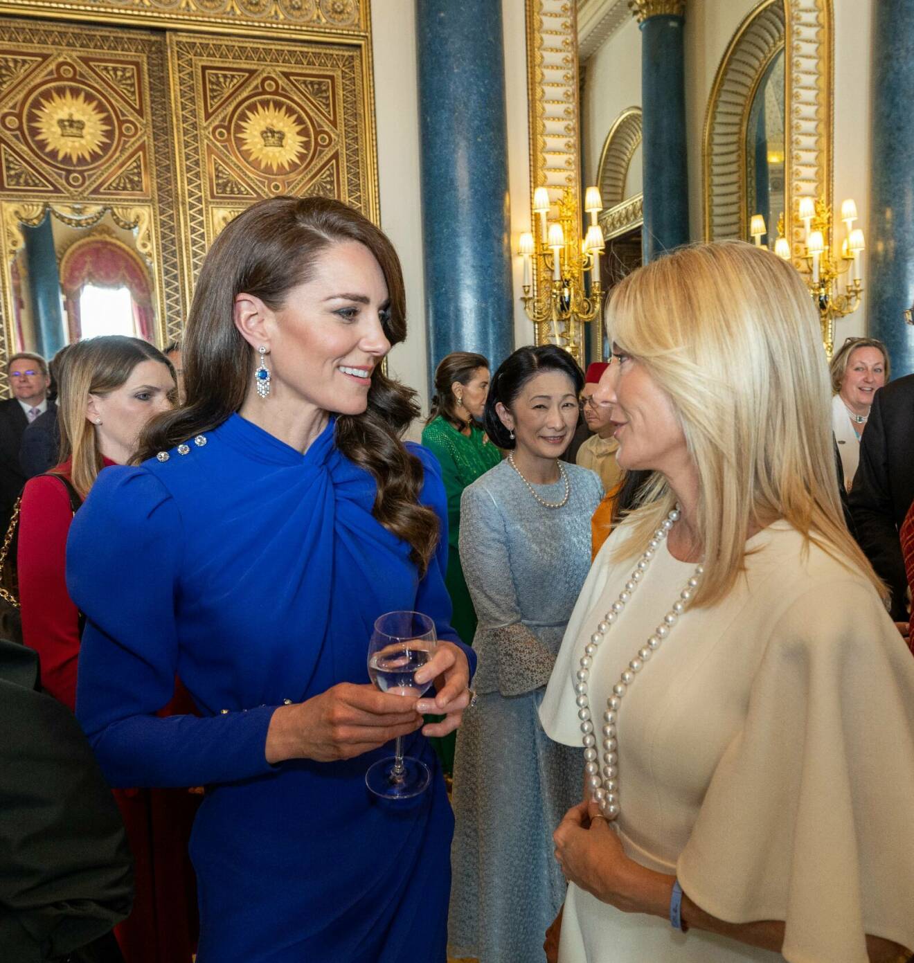 Kate och prinsessan Marie-Chantal på kung Charles fest på Buckingham Palace