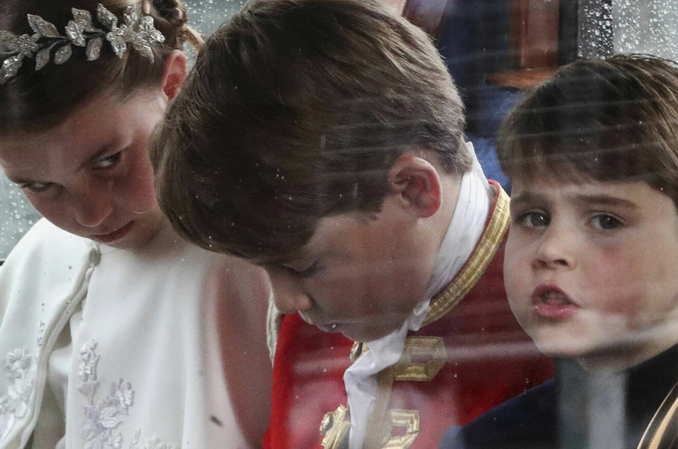 Prinsessan Charlotte, prins George och prins Louis under farfar kung Charles kröning