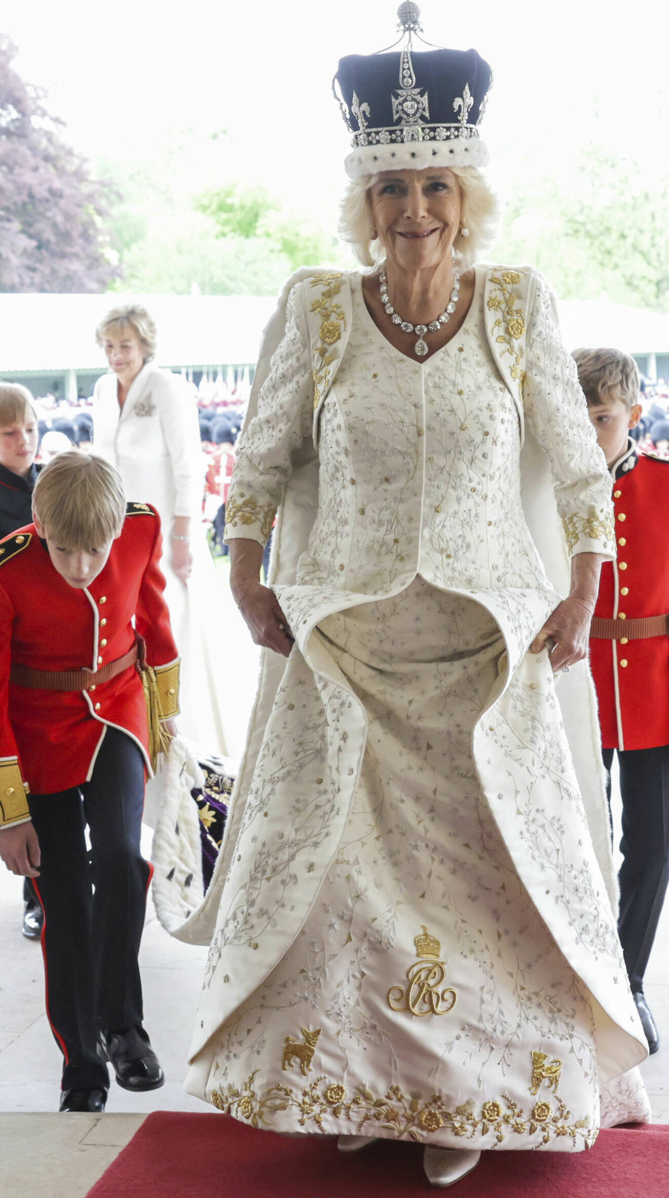 Drottning Camilla på hovets officiella kröningsbild