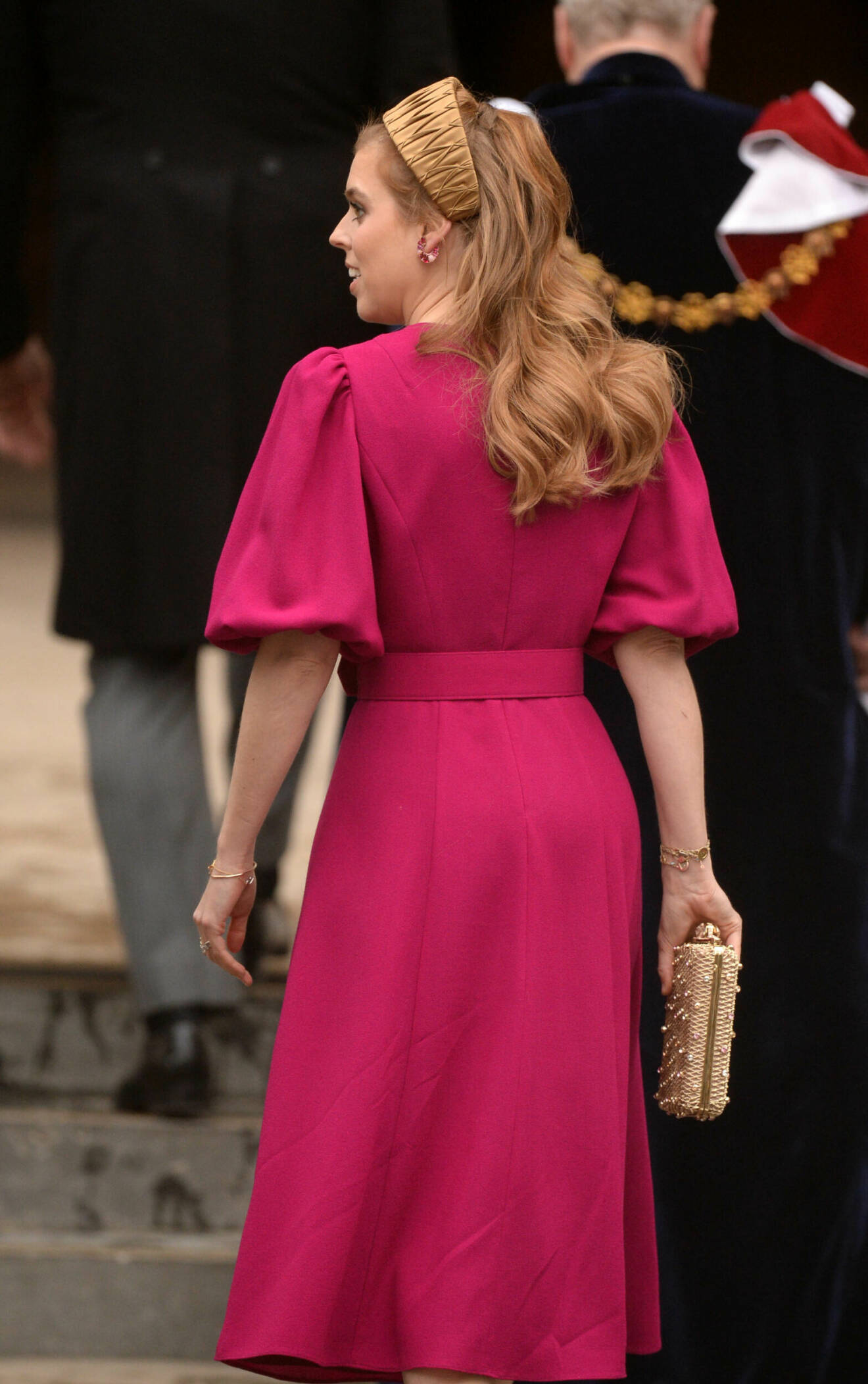 Prinsessan Beatrice i Beulah London på kung Charles kröning