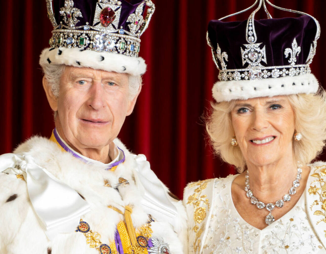 Kung Charles och drottning Camilla på den officiella bilden från kröningen