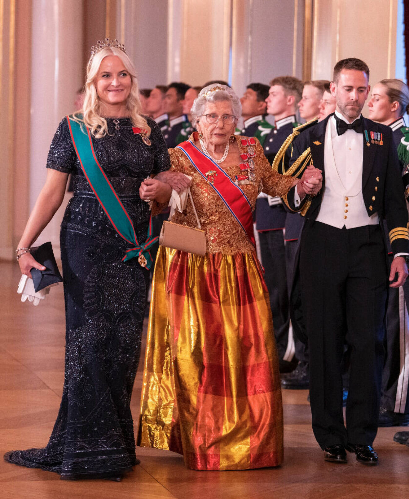 Kronprinsessan Mette-Marit med kung Haralds syster prinsessan Astrid