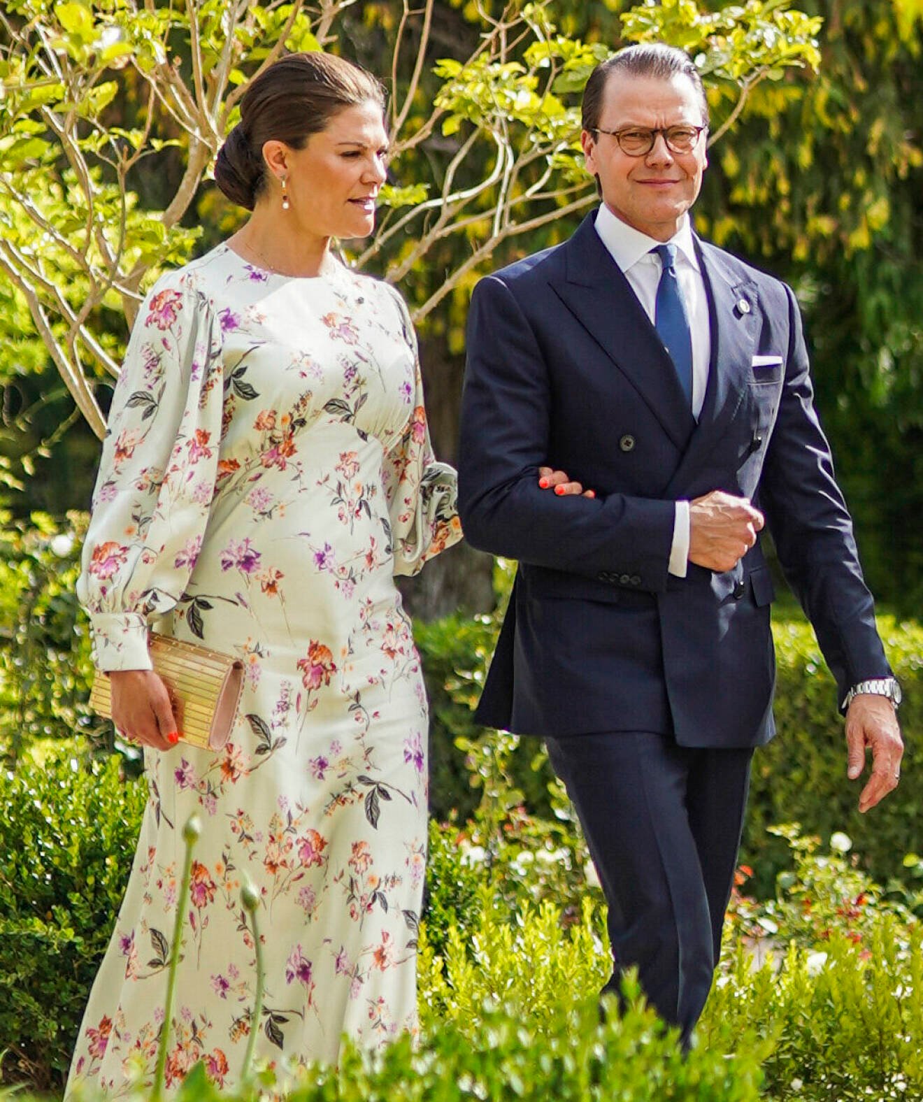 Bröllop i Jordanien 2023: Kronprinsessan Victoria klädd i en blommig klänning från By Malina