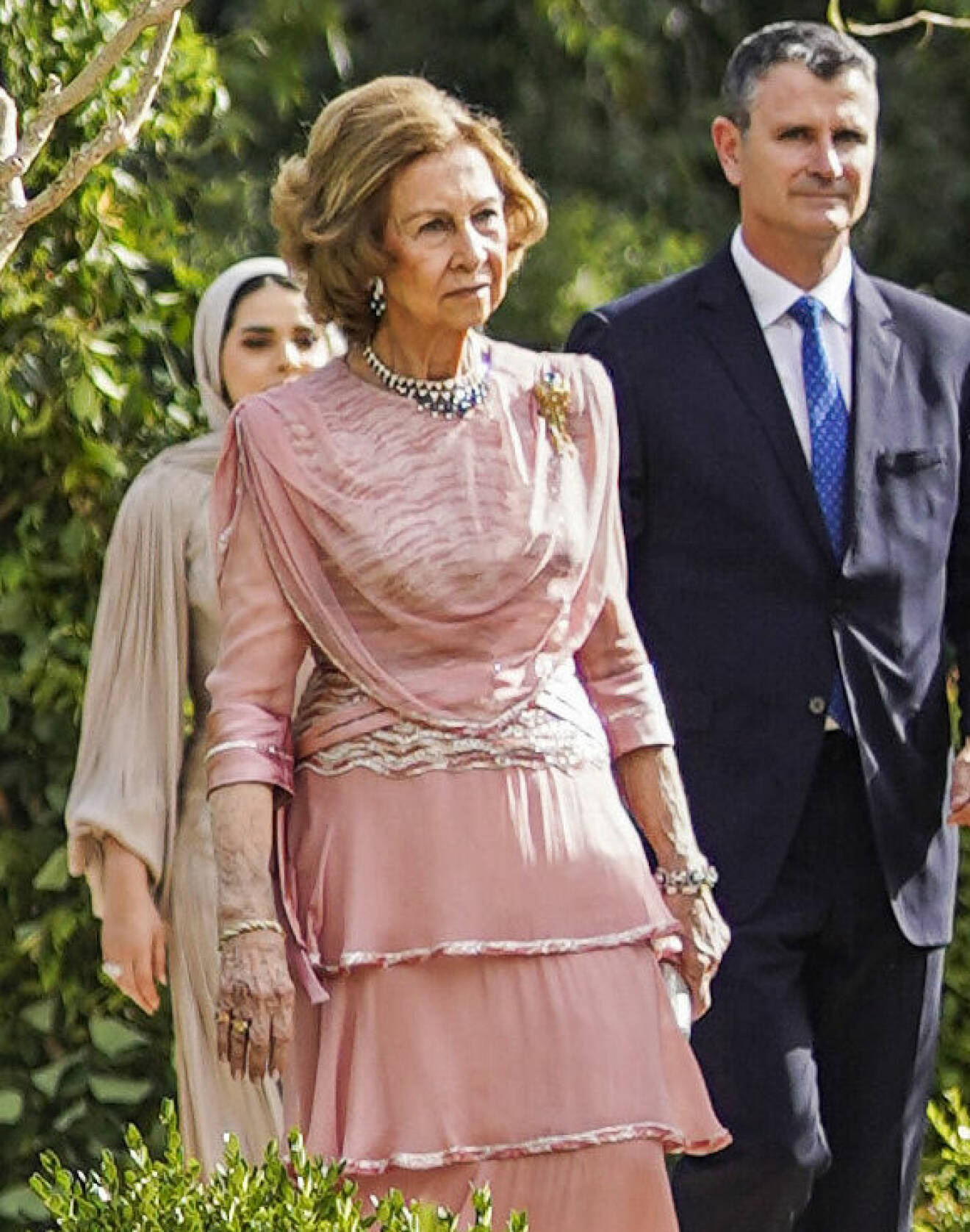 Kungligt bröllop i Jordanien 2023: Spaniens tidigare drottning Sofia i rosa klänning från Valentino