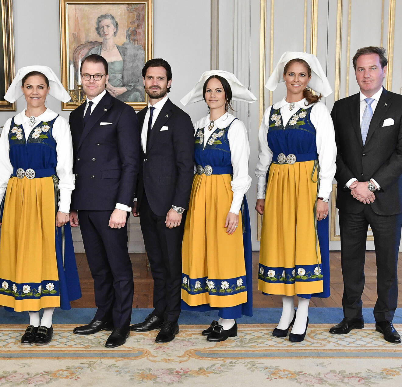 Kronprinsessan Victoria, prinsessan Madeleine, prins Carl Philip, prins Daniel, prinsessan Sofia och Chris O’Neill firar Nationaldagen