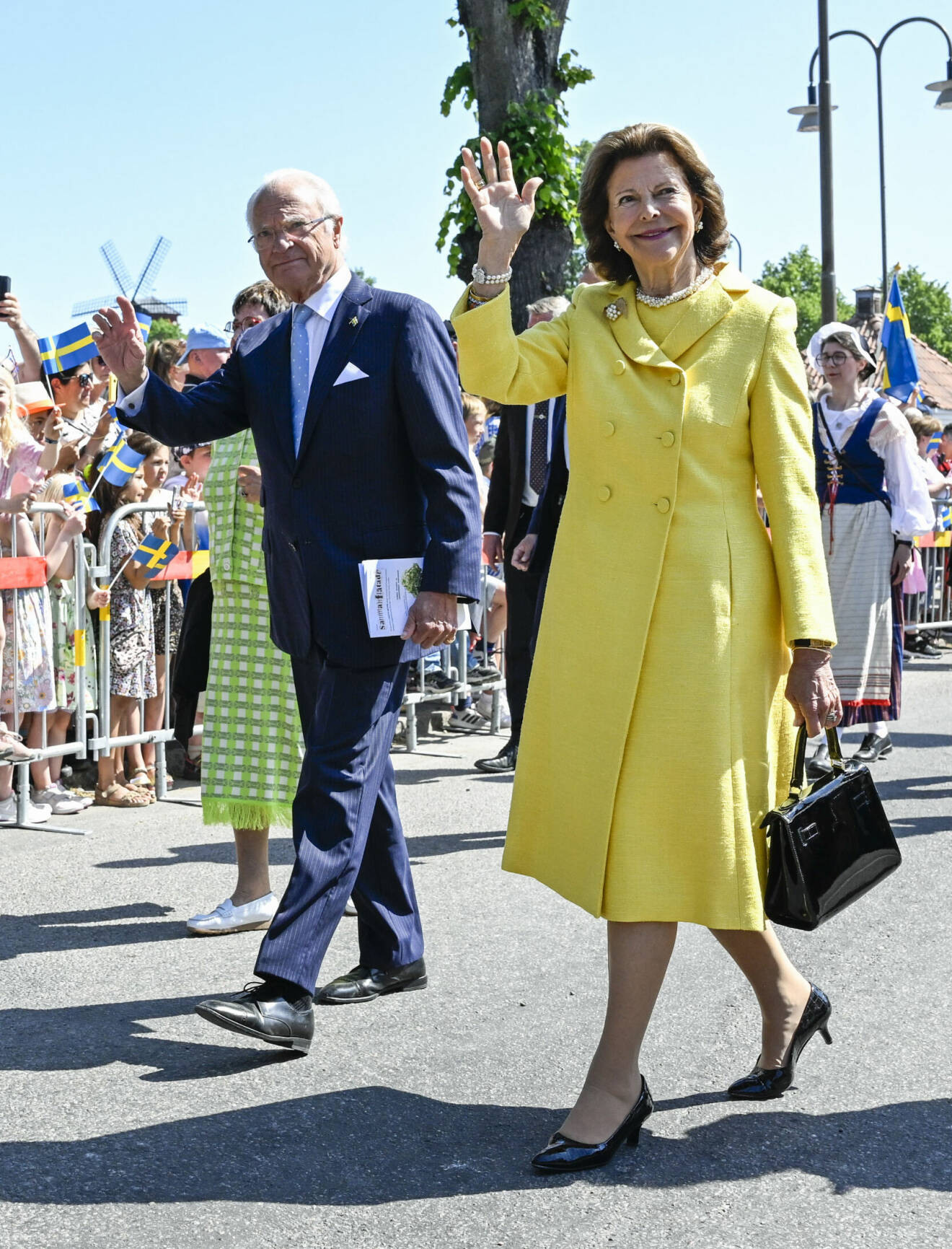 Drottning Silvias look på nationaldagen 2023 i Strängnäs