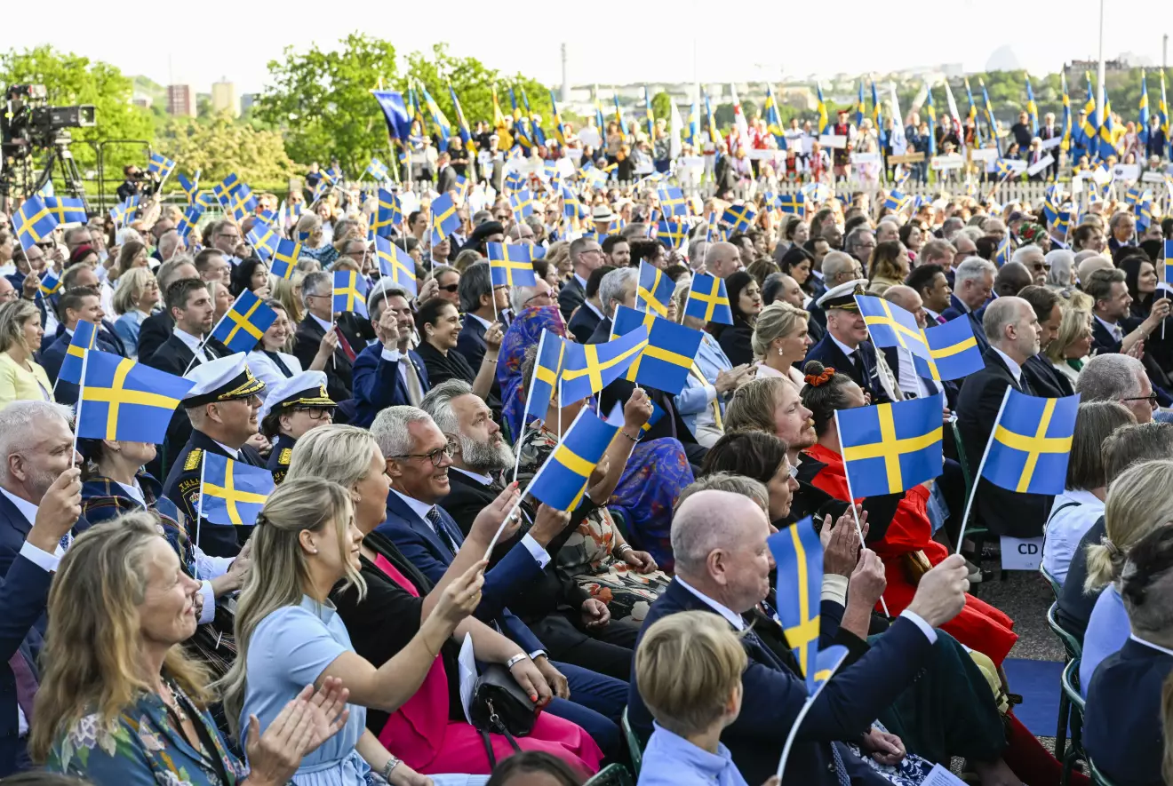 Svenska flaggor på nationaldagen 2023 på Skansen