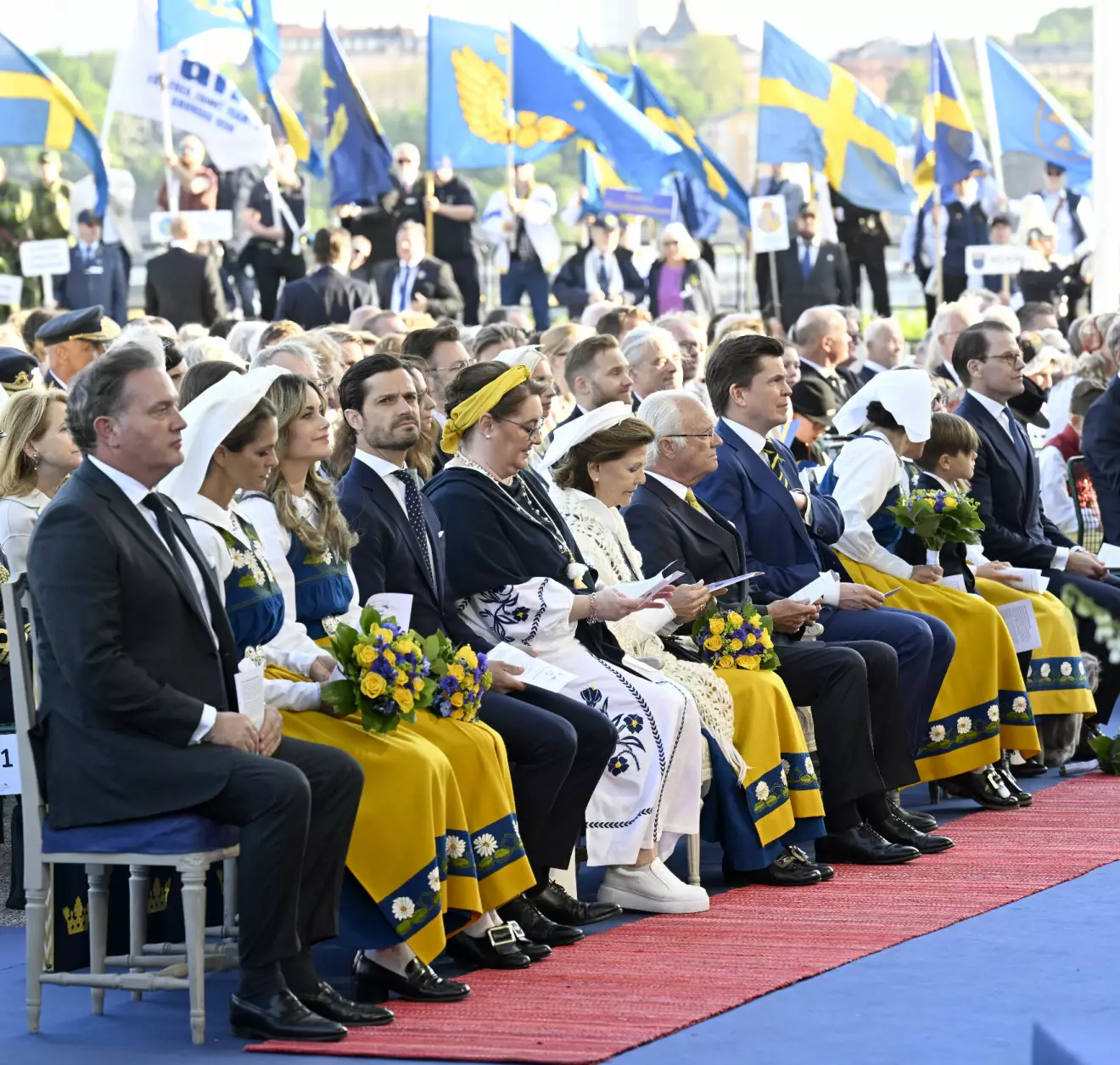 Chris O’Neill med kungafamiljen vid Nationaldagsfirandet på Skansen 2023