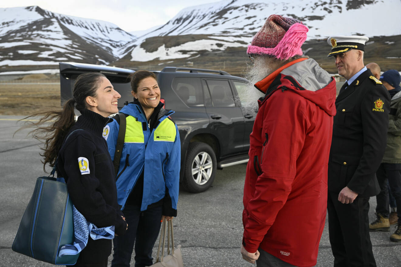 Kronprinsessan Victoria och miljöminister Romina Pourmokhtari på Svalbard 2023