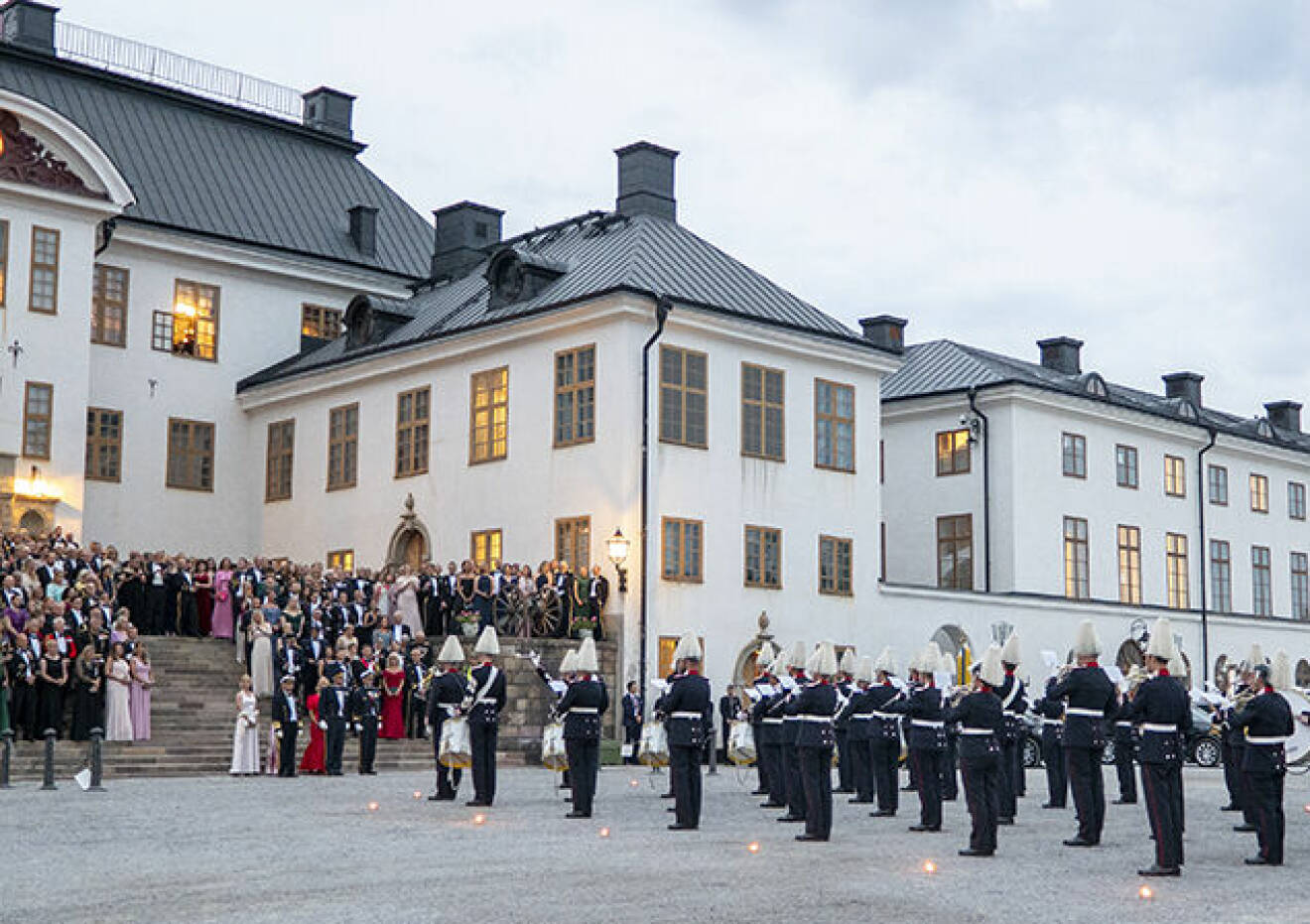 Tapto när kungen och drottning Silvia firade Arméns 500-årsjubileum på Karlbergs slott