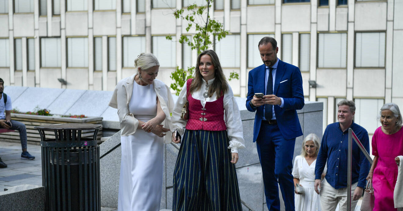 Kronprinsessan Mette-Marit, prinsessan Ingrid Alexandra och kronprins Haakon