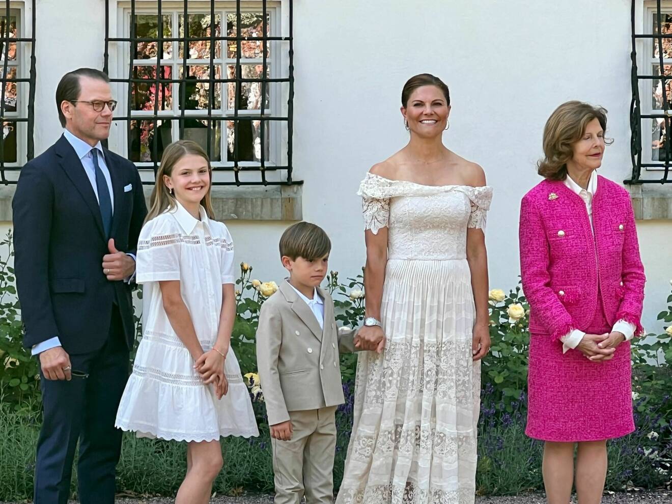 Kronprinsessfamiljen utanför Solliden slott