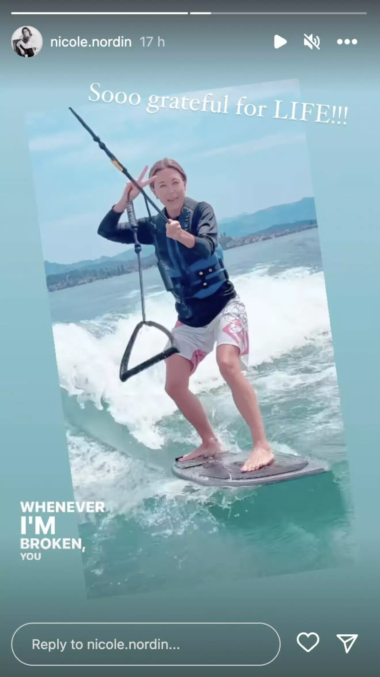 En skärmdump från Nicole Nordins Instagram när hon surfar efter en båt