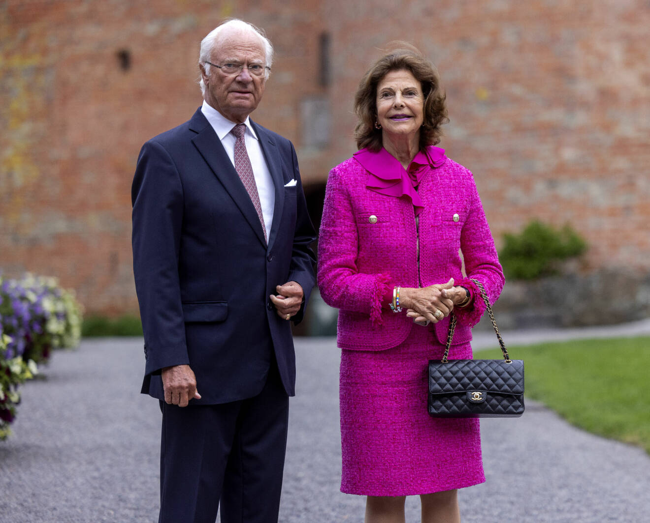 Kung Carl Gustaf och drottning Silvia vid Gripsholms slott i Mariefred där en jubileumsafton med anledning av 500-årsjubileet av kungavalet Gustav Vasa äger rum.