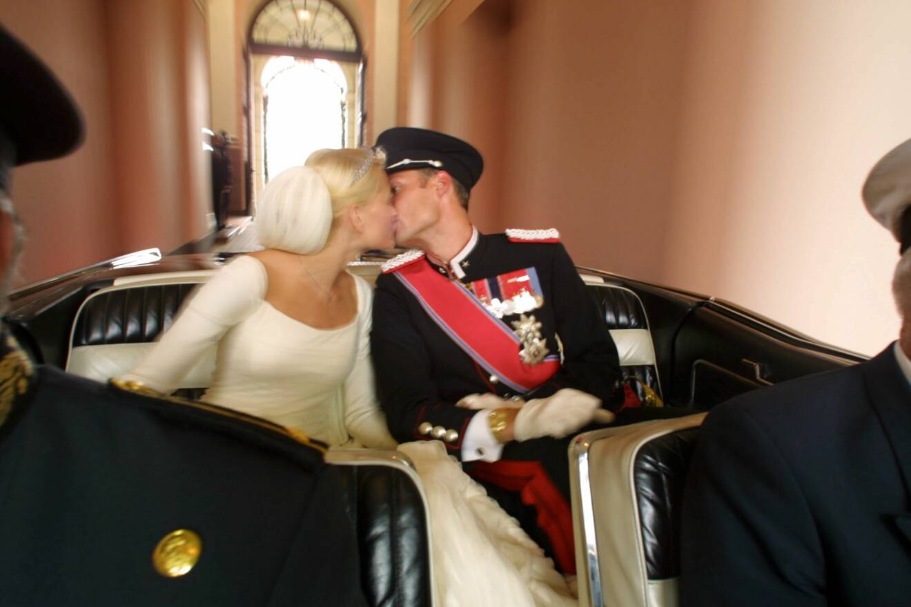 Mette-Marit och Haakon på sin bröllopsdag den 25 augusti 2001