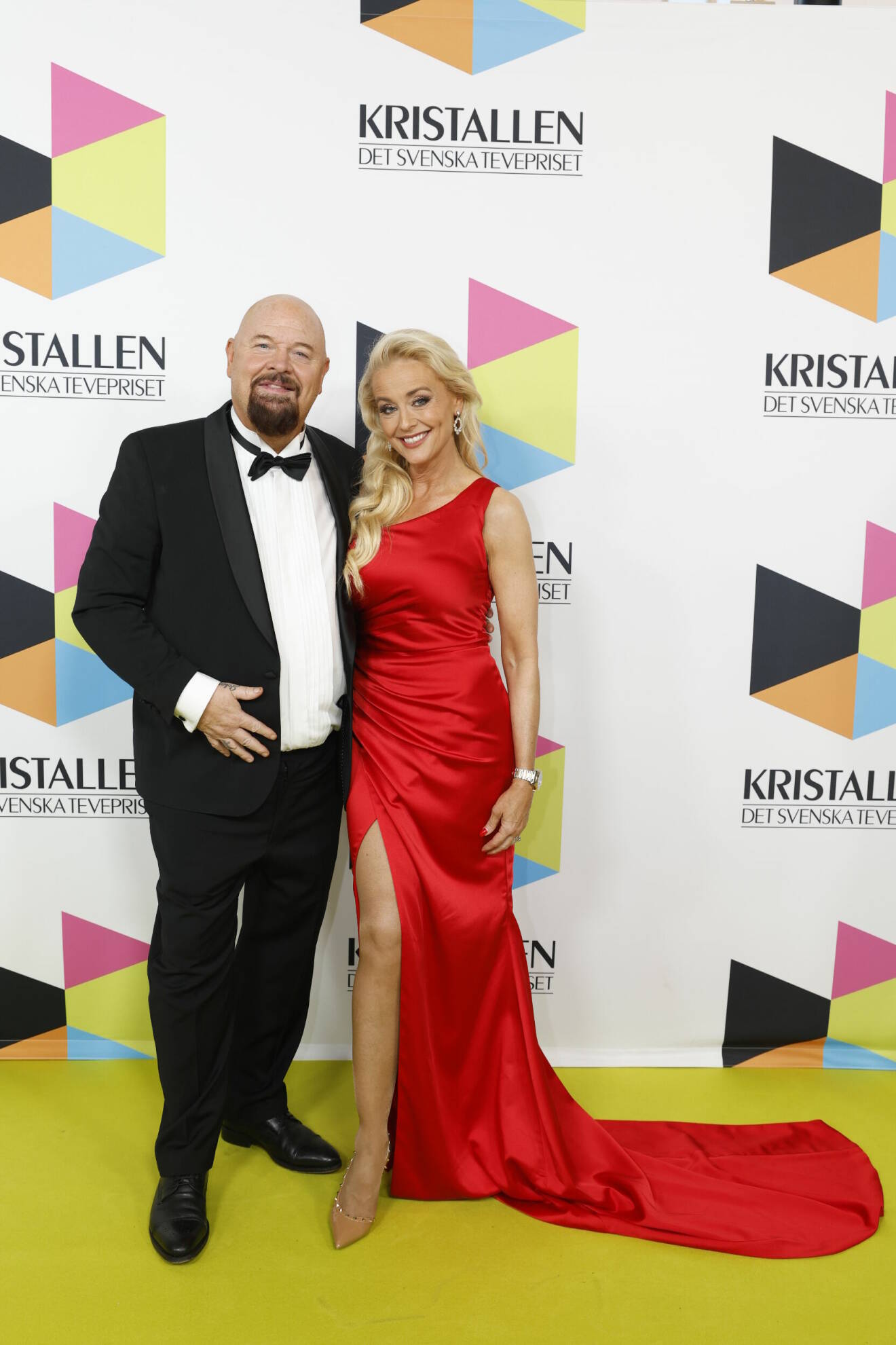 Anders Bagge och Johanna Lind Bagge anländer till Kristallengalan 2023 på Cirkus i Stockholm på måndagen.