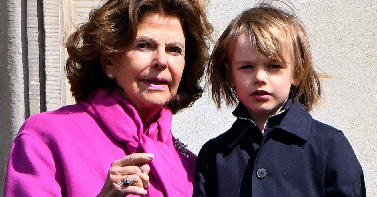 Prins Gabriel med drottning Silvia på kungens födelsedag 2023