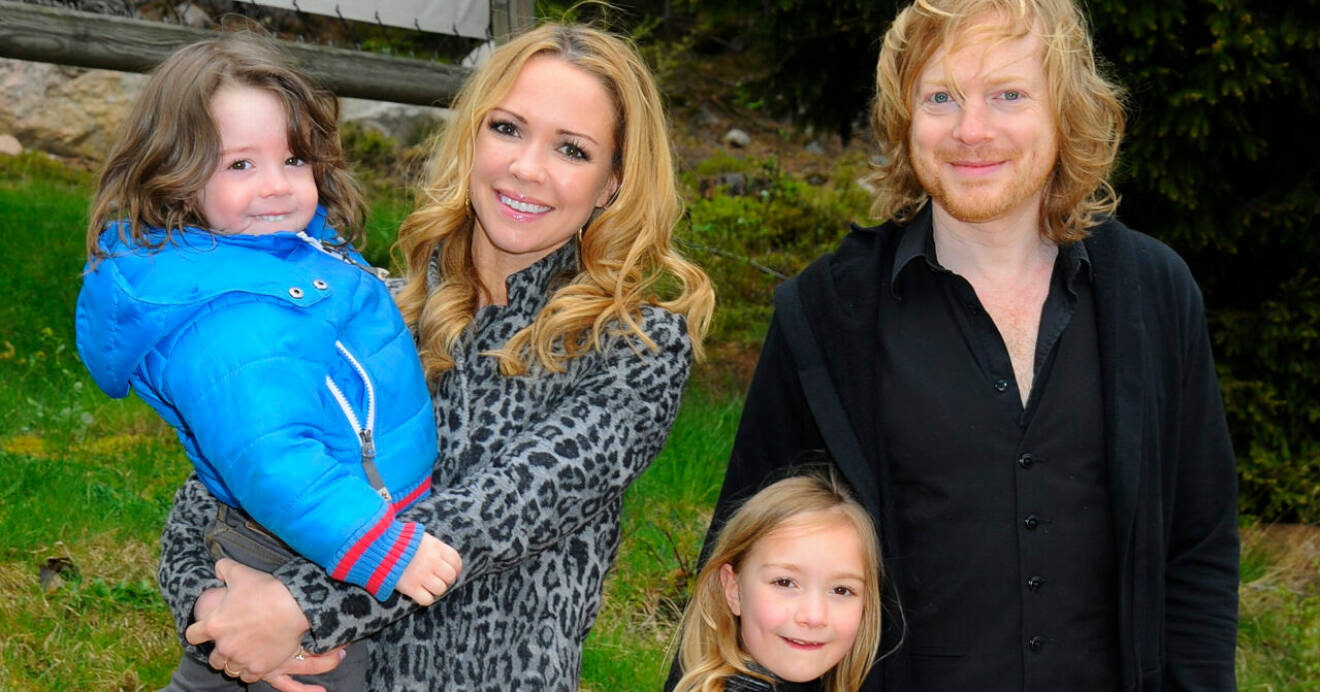 Anna Sahlin och Jimmy Wahlsteen med sina två barn, Lily Wahlsteen och Orlando Wahlsteen.